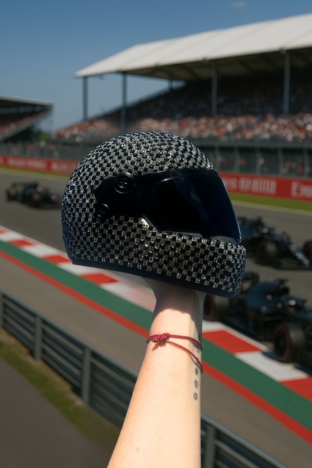 RACE FLAG MINI HELMET
